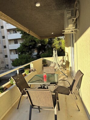 Premier Apartment, Courtyard View | Terrace/patio