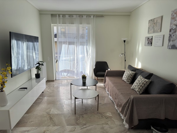 Premier Apartment, Courtyard View | Living room | 160-cm TV with cable channels, streaming services