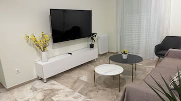 Premier Apartment, Courtyard View | Living room | 160-cm TV with cable channels, streaming services