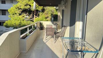 Deluxe Apartment, Courtyard View | Terrace/patio