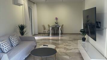 Deluxe Apartment, Courtyard View | 2 bedrooms, blackout curtains, soundproofing, iron/ironing board