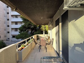 Premier Apartment, Courtyard View | Terrace/patio