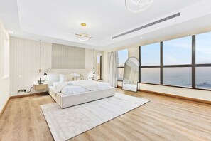 7 bedrooms, desk, iron/ironing board, WiFi