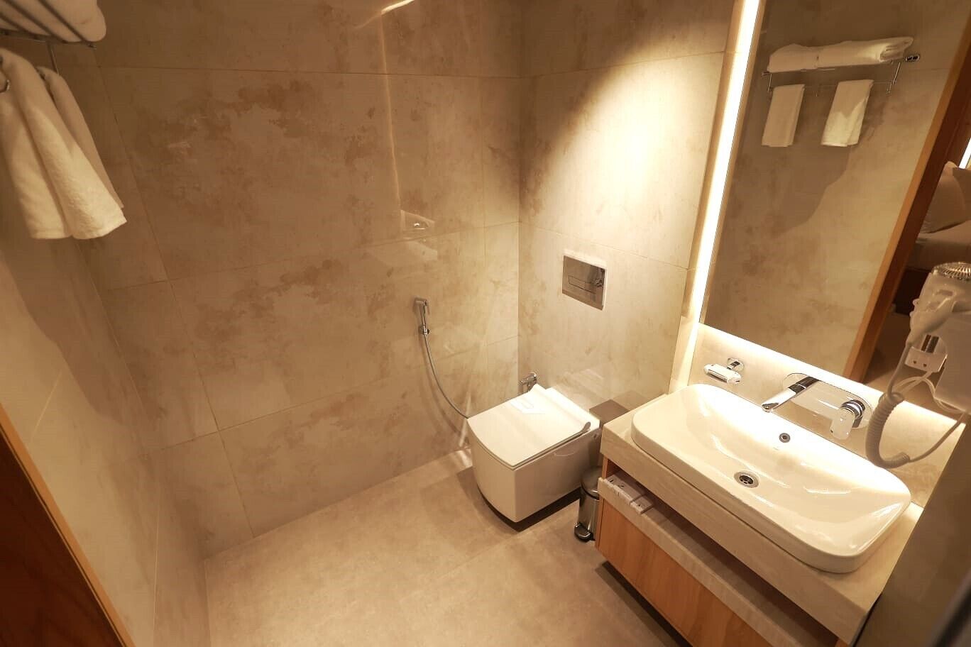 Deluxe Double Room | Bathroom