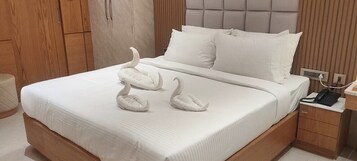 Habitación Deluxe doble | Espacio para trabajar con un portátil y wifi gratis