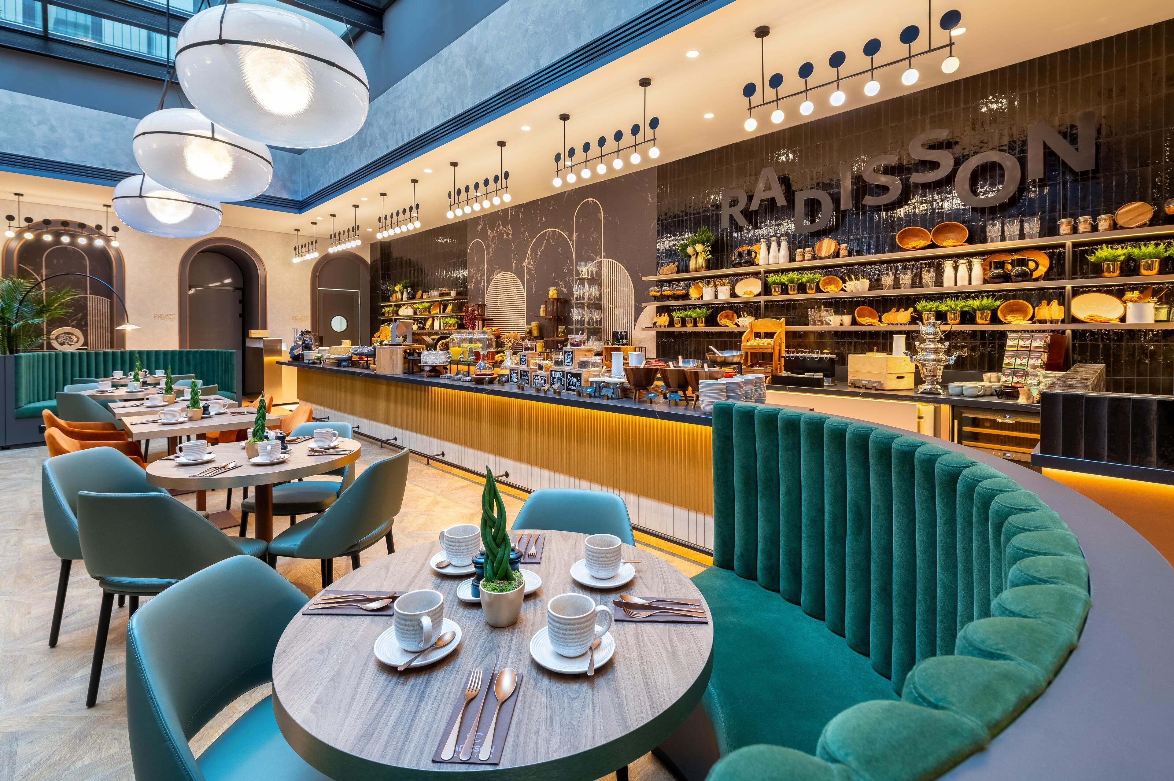 Se ofrece un desayuno bufé (10000 HUF por persona)