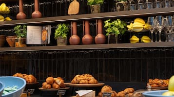 Daily buffet breakfast (HUF 10000 per person)