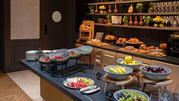 Desayuno buffet todos los días (HUF 10000 por persona)