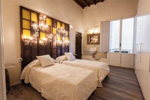 Duplex design, vista para a cidade | 4 quartos, ferros/tábuas de passar roupa, Wi-Fi de cortesia