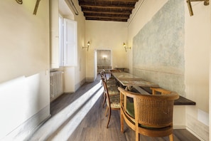 Design-Maisonette, Stadtblick | Wohnbereich