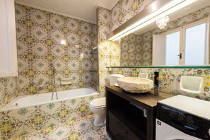 Design Duplex, City View | Bathroom