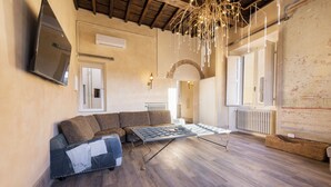 Toetasjesleilighet – design, byutsikt | Oppholdsområde