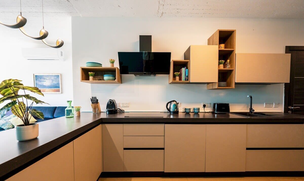 Kühlschrank, Mikrowelle, Ofen, Herdplatte