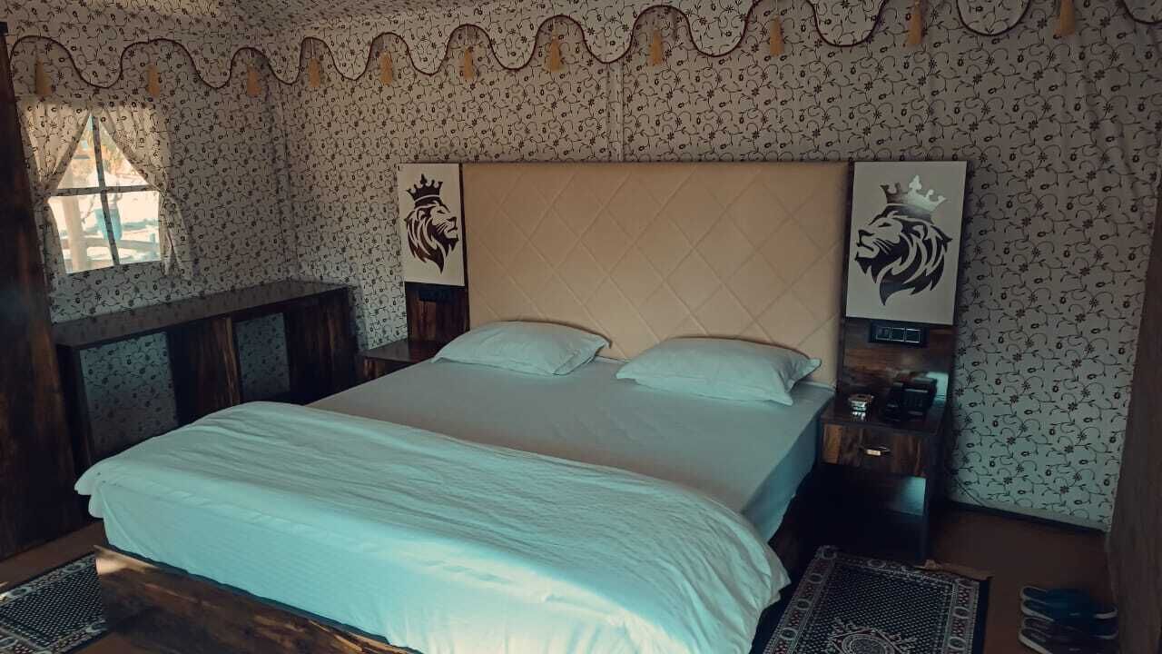 1 bedroom, desk, laptop workspace, blackout curtains