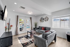 TV, fireplace, offices