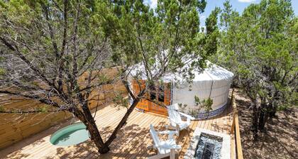 Secluded, Romantic Yurt w/Hot Tub at The Yurtopian - "Dottie"