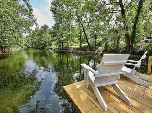 Secluded, Romantic Yurt w/Hot Tub at The Yurtopian - "Dottie"
