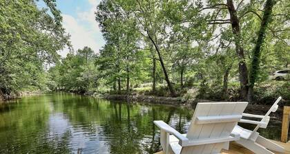 Secluded, Romantic Yurt w/Hot Tub at The Yurtopian - "Dottie"