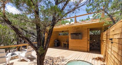 Secluded, Romantic Yurt w/Hot Tub at The Yurtopian - "Lizzie"
