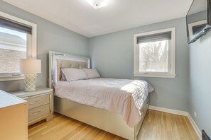 House (3 Bedrooms) | Interior - Home w/ Fenced Yard: 13 Mi to Downtown Chicago! (Evanston)