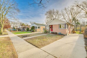 House (3 Bedrooms) | Interior - Home w/ Fenced Yard: 13 Mi to Downtown Chicago! (Evanston)