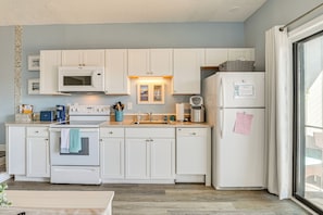Apartment (1 Bedroom) | Interior - Walk to Beach: Top-floor Condo in Murrells Inlet (Murrells Inlet)