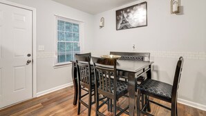 Interior - 15 Mi to Dtwn Atlanta: Home w/ In-unit Laundry (Decatur)