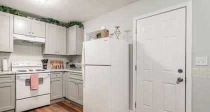 15 Mi to Dtwn Atlanta: Home w/ In-unit Laundry