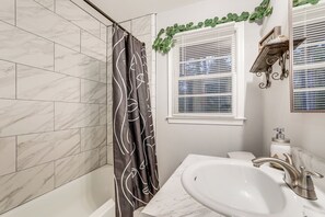 Interior - 15 Mi to Dtwn Atlanta: Home w/ In-unit Laundry (Decatur)