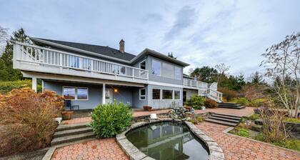 9 Mi to Birch Bay: Duplex w/ Mt Baker Views!