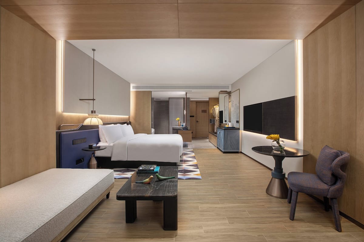 Minibar, Zimmersafe, individuell dekoriert, individuell eingerichtet