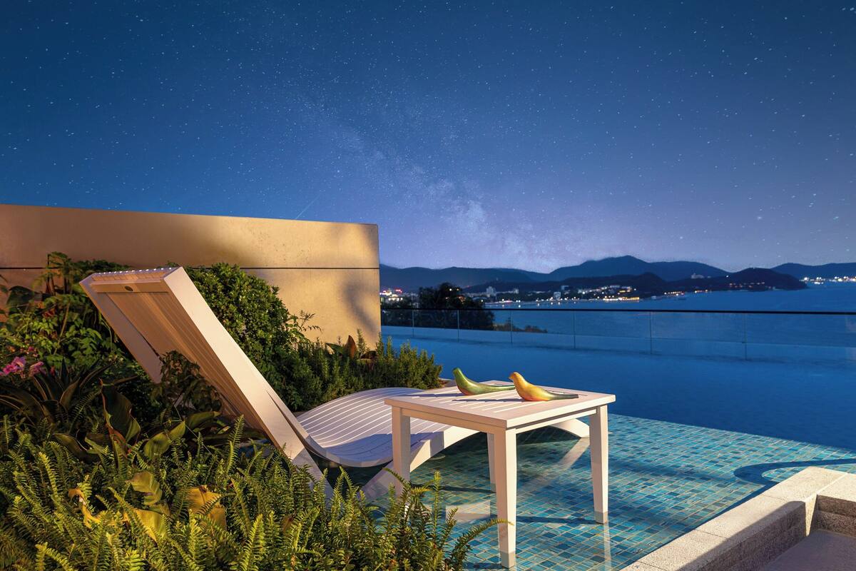 Minibar, in-room safe, desk, laptop workspace