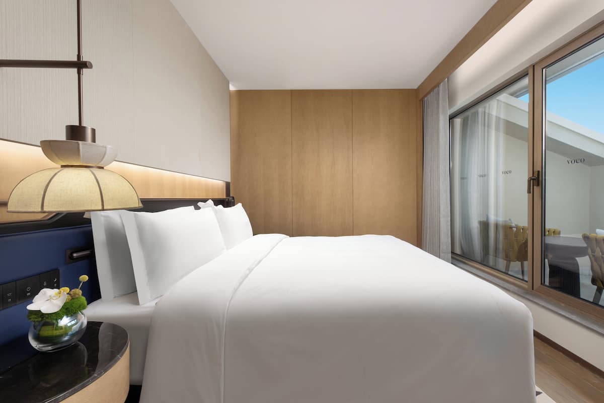 Suite, 1 Bedroom, Ocean View (Penthouse) | Minibar, in-room safe, individually decorated, individually furnished