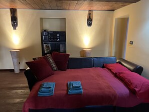 1 bedroom, in-room safe, iron/ironing board, free WiFi