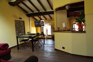 Dining - Attic room Pescia, completely renovated, exposed beams, WATER MASTER BATHTUB (Pescia)