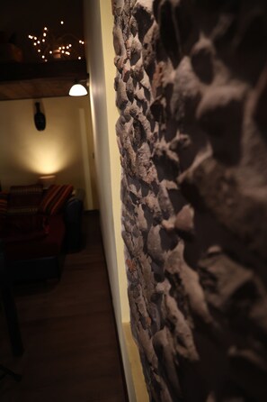 Interior - Attic room Pescia, completely renovated, exposed beams, WATER MASTER BATHTUB (Pescia)