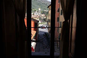 Interior - Attic room Pescia, completely renovated, exposed beams, WATER MASTER BATHTUB (Pescia)