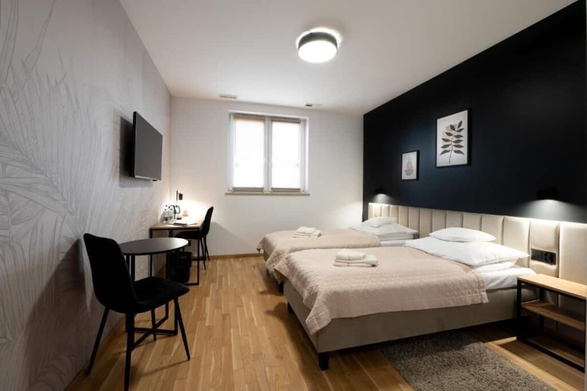 Chambre classique double, 1 chambre | Téléviseur