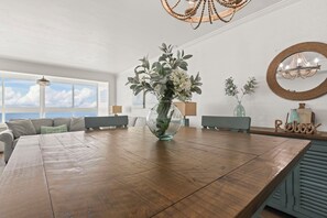 Dining - Edgewater West 72: Beachfront haven for 8 guests! (Gulf Shores)