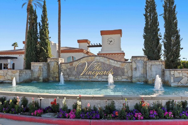 Pool - Casita 44473 – RV Resort Studio (Coachella)