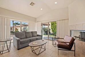 テレビ、書斎 / ワークスペース