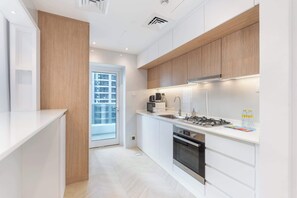 冷蔵庫、電子レンジ、コンロ、トースター