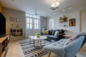 1 bedroom, Internet - w Warm 1BR With Balcony in Panama (Panama City)