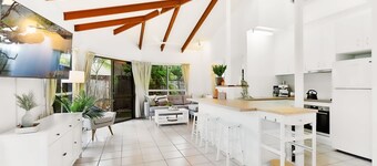 Green Cottage in Trinity Beach