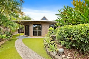 2 bedrooms, Internet - Green Cottage in Trinity Beach (Trinity Beach)