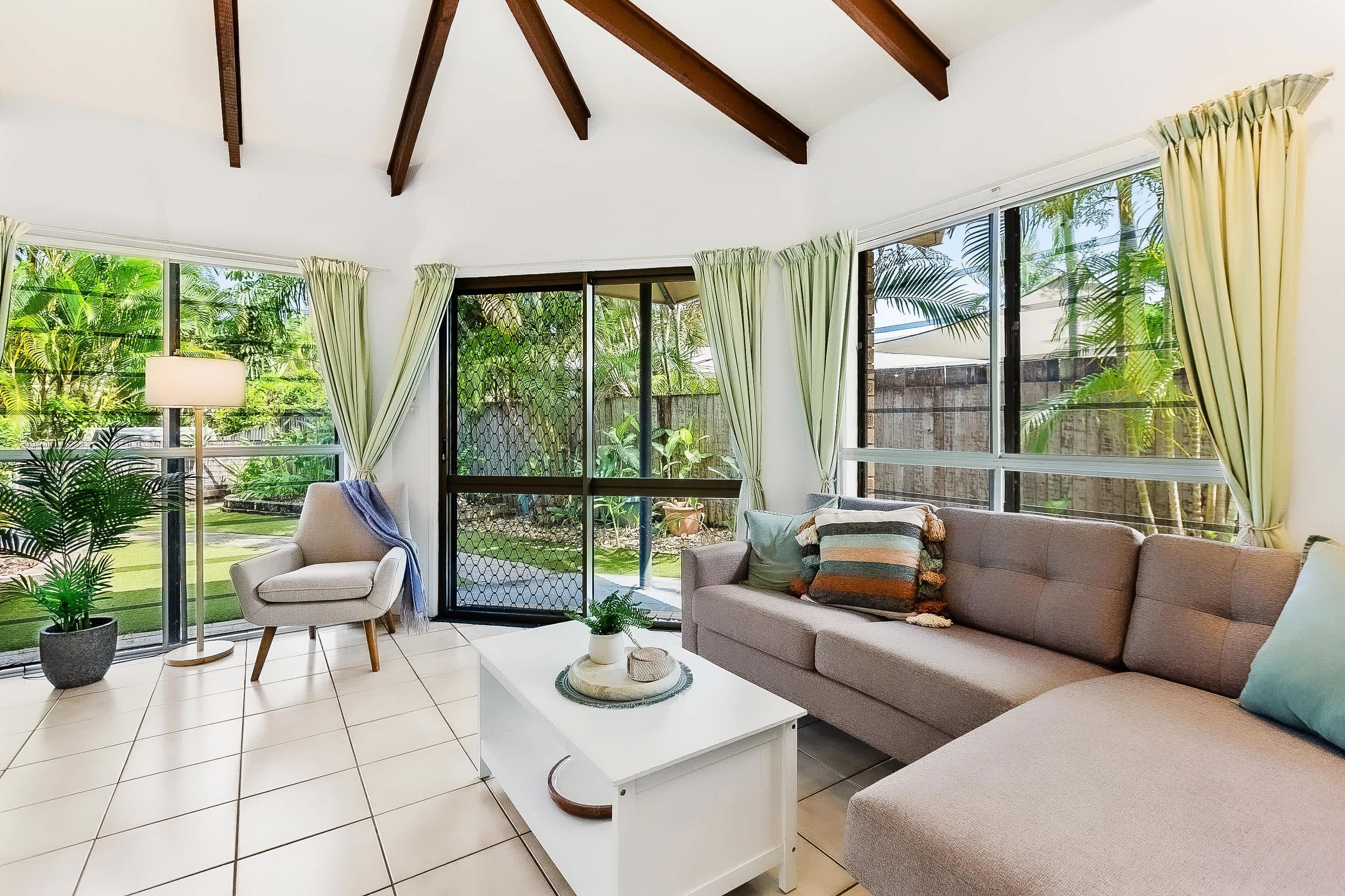 2 عدّة غرف نوم وخدمة الإنترنت