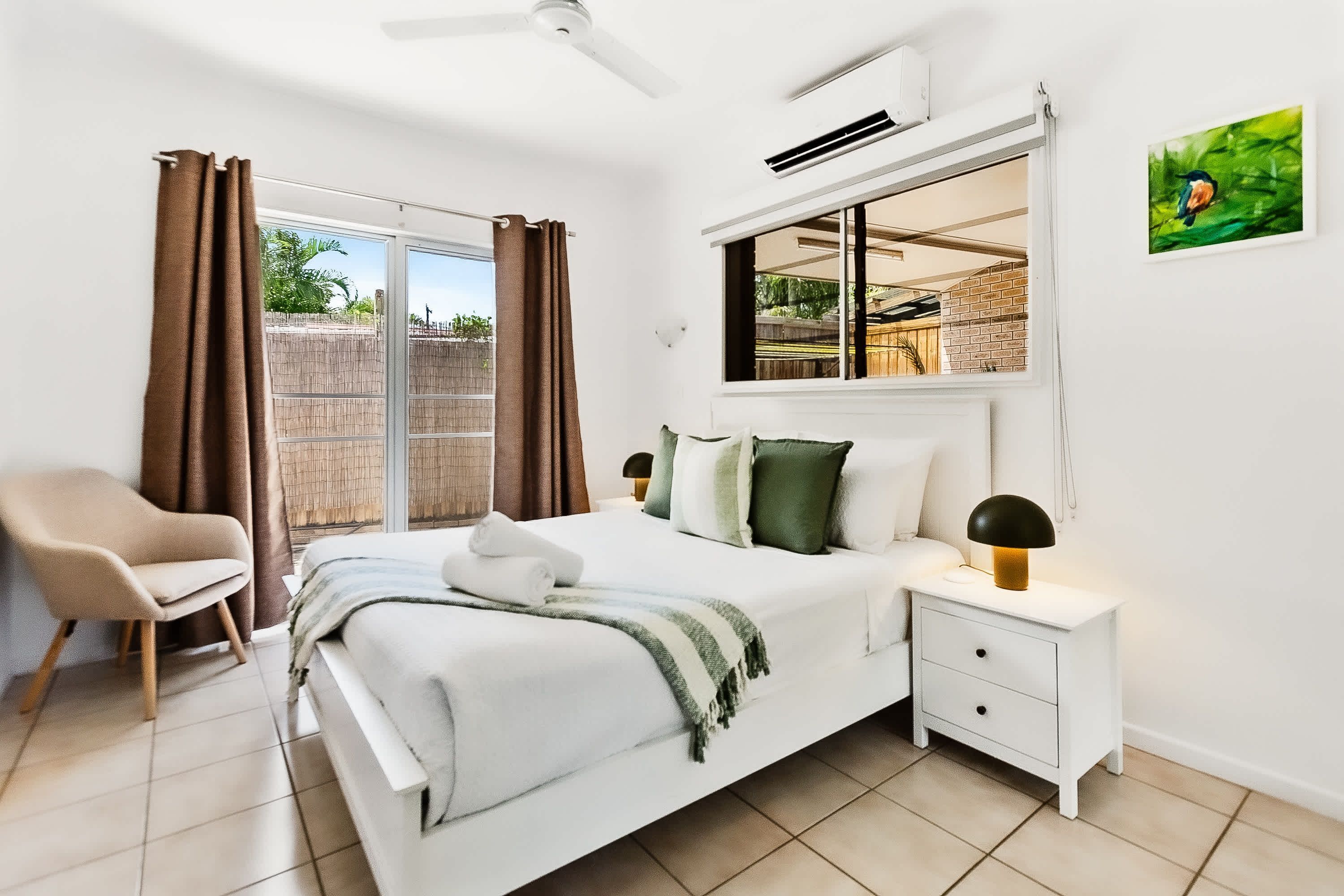 2 عدّة غرف نوم وخدمة الإنترنت