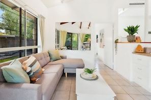 House | 2 bedrooms, Internet - Green Cottage in Trinity Beach (Trinity Beach)