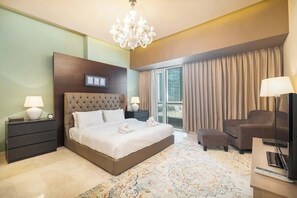 4 bedrooms, desk, iron/ironing board, WiFi - StayShort - Gorgeous 4-Bedroom Apartment Perfect for Families in Dubai Marina (Dubai Marina)