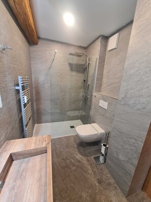 Shower, towels